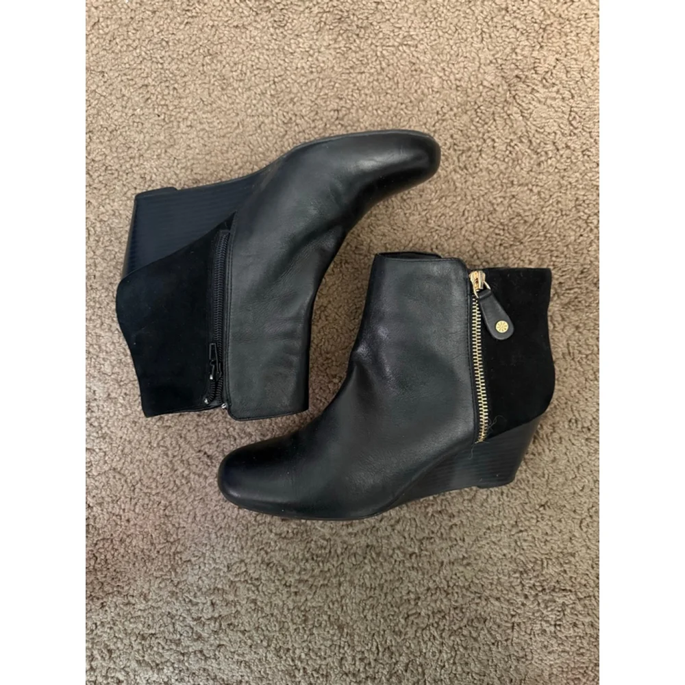 Women's Isaac Mizrahi Live! Black Wedge Ankle Boots Size 8.5